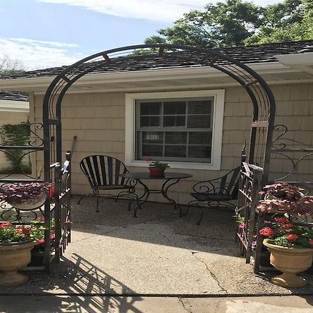 1810 Emerson House Bed & Breakfast - Adults Only Beloit Εξωτερικό φωτογραφία